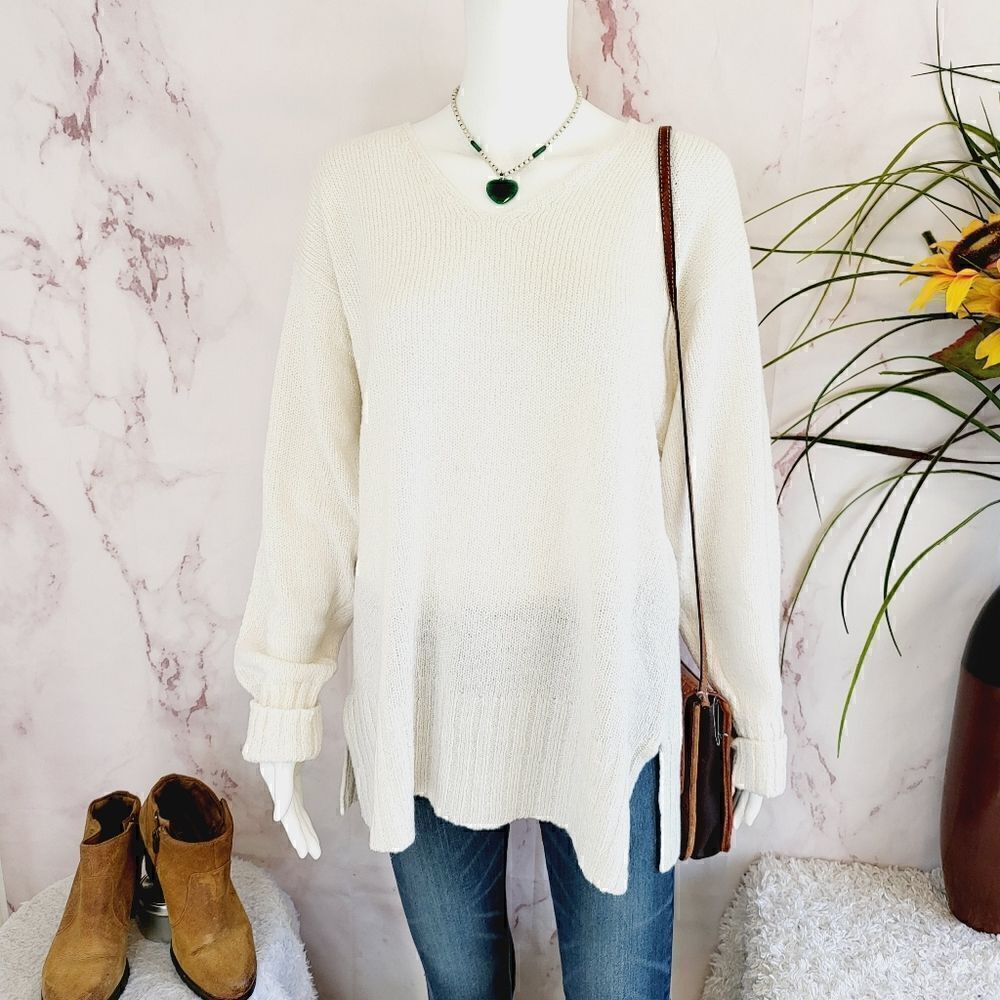 Carolyn Taylor pullover winter white v neck sweater